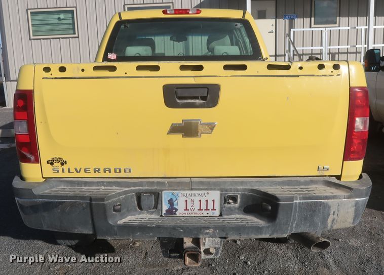 image for item DJ2267 2011 Chevrolet Silverado 2500HD  Crew Cab pickup truck