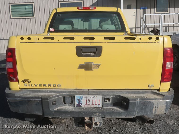 image for item DJ2267 2011 Chevrolet Silverado 2500HD  Crew Cab pickup truck