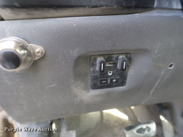 image for item DJ2267 2011 Chevrolet Silverado 2500HD  Crew Cab pickup truck