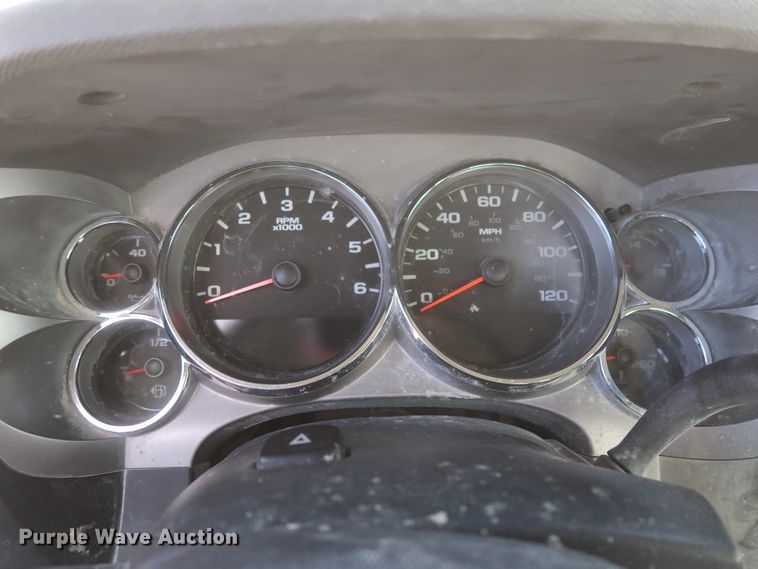 image for item DJ2267 2011 Chevrolet Silverado 2500HD  Crew Cab pickup truck