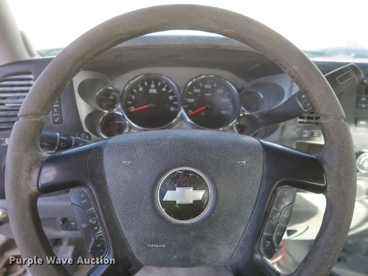 image for item DJ2267 2011 Chevrolet Silverado 2500HD  Crew Cab pickup truck