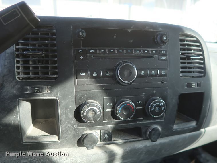 image for item DJ2267 2011 Chevrolet Silverado 2500HD  Crew Cab pickup truck