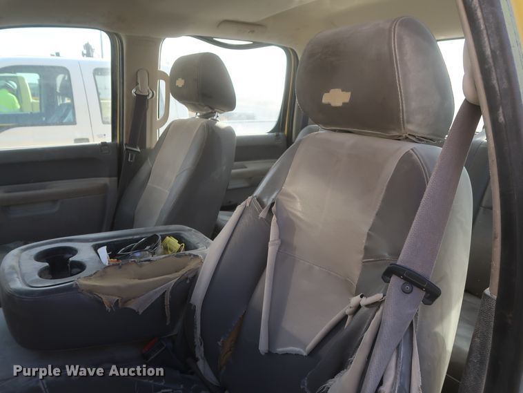 image for item DJ2267 2011 Chevrolet Silverado 2500HD  Crew Cab pickup truck