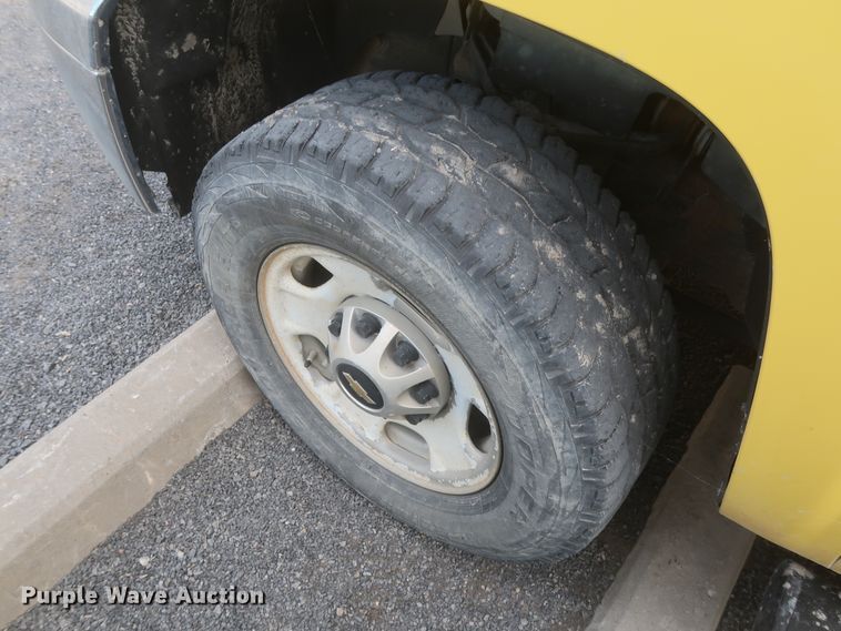 image for item DJ2267 2011 Chevrolet Silverado 2500HD  Crew Cab pickup truck