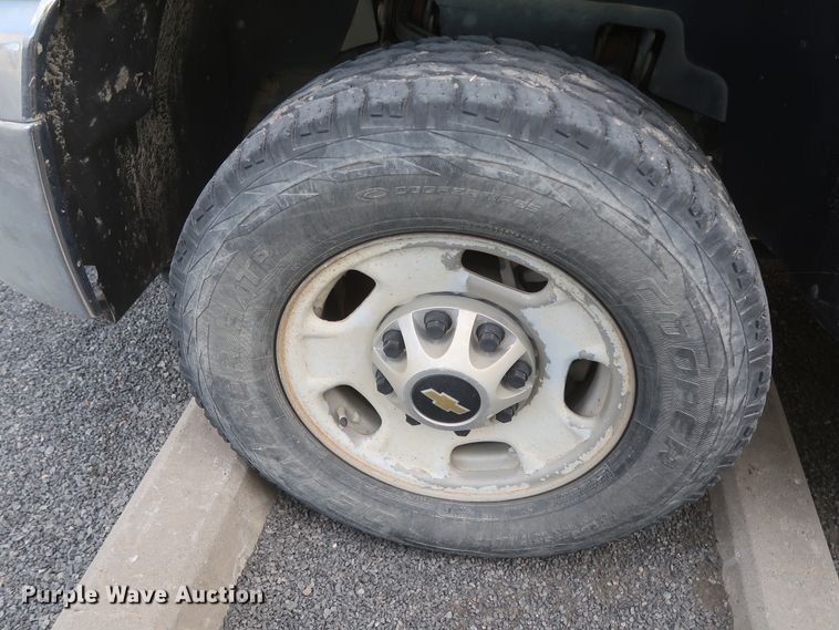 image for item DJ2267 2011 Chevrolet Silverado 2500HD  Crew Cab pickup truck