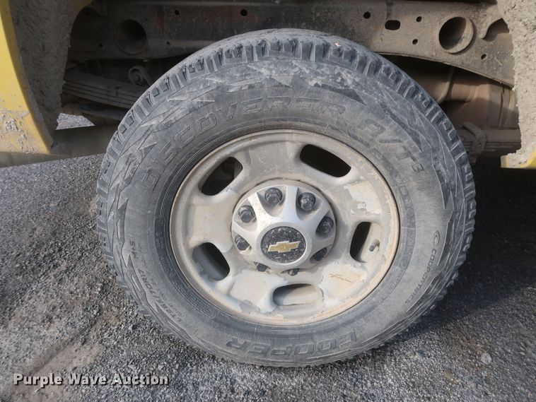 image for item DJ2267 2011 Chevrolet Silverado 2500HD  Crew Cab pickup truck