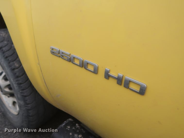 image for item DJ2267 2011 Chevrolet Silverado 2500HD  Crew Cab pickup truck