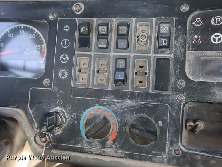 image for item DJ2272 1997 Caterpillar 773D  haul truck