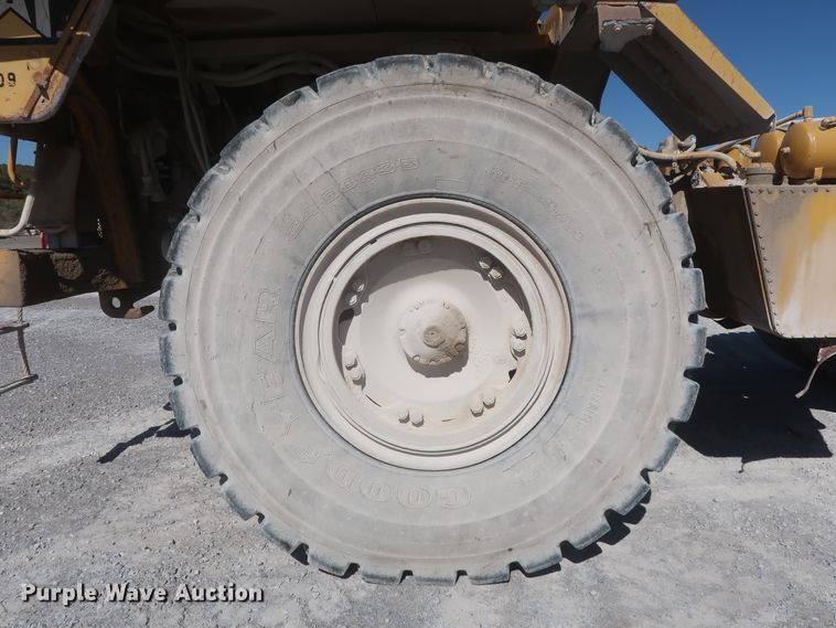 image for item DJ2272 1997 Caterpillar 773D  haul truck