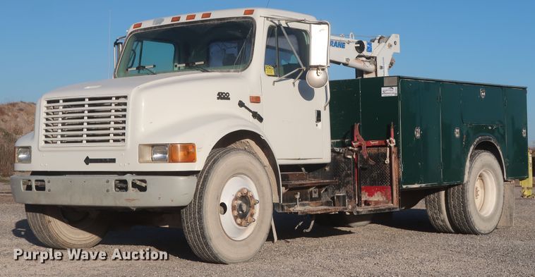 image for item DJ2277 2000 International 4700  utility truck with crane