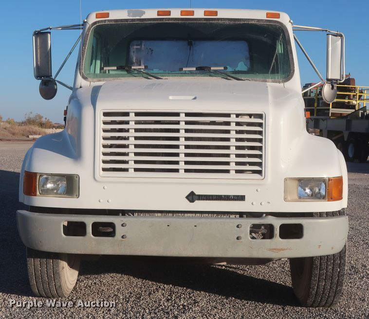 image for item DJ2277 2000 International 4700  utility truck with crane