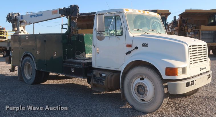 image for item DJ2277 2000 International 4700  utility truck with crane