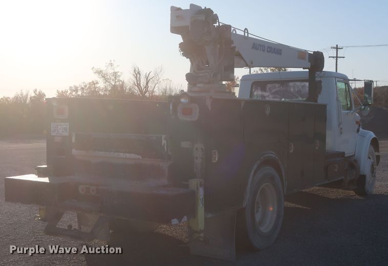 image for item DJ2277 2000 International 4700  utility truck with crane
