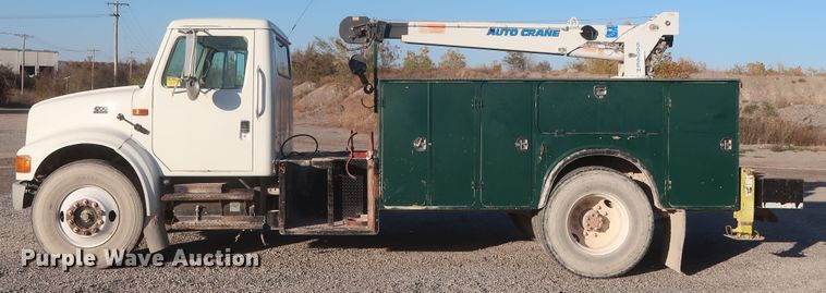 image for item DJ2277 2000 International 4700  utility truck with crane