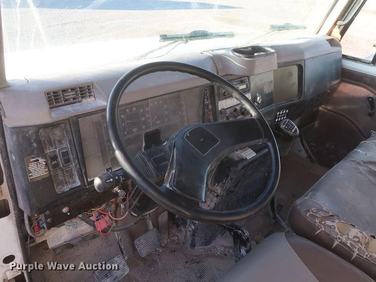 image for item DJ2277 2000 International 4700  utility truck with crane