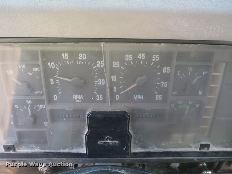 image for item DJ2277 2000 International 4700  utility truck with crane