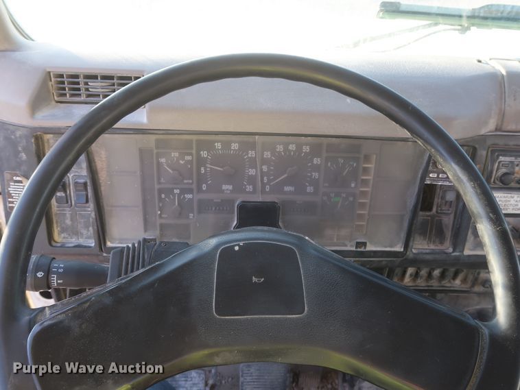 image for item DJ2277 2000 International 4700  utility truck with crane