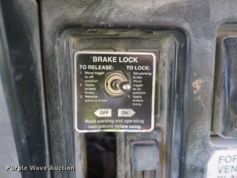 image for item DJ2277 2000 International 4700  utility truck with crane