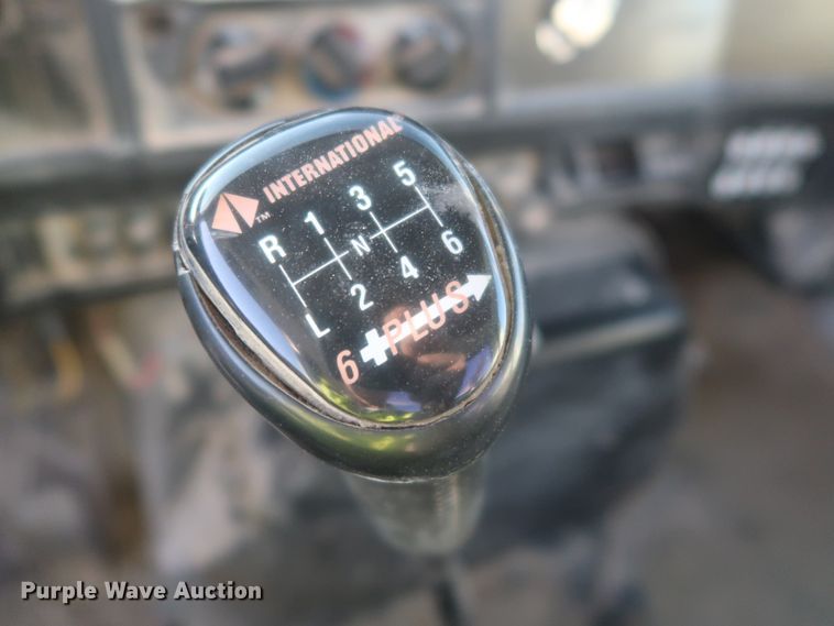 image for item DJ2277 2000 International 4700  utility truck with crane