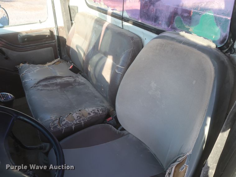 image for item DJ2277 2000 International 4700  utility truck with crane