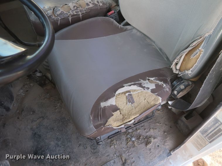 image for item DJ2277 2000 International 4700  utility truck with crane