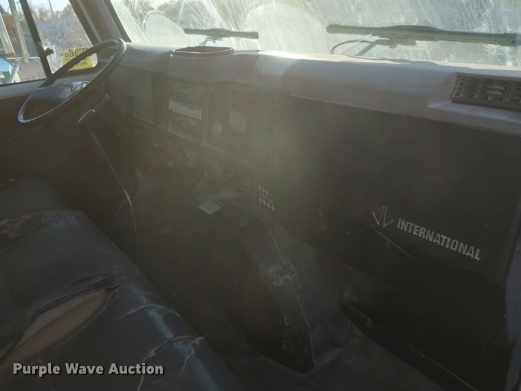 image for item DJ2277 2000 International 4700  utility truck with crane