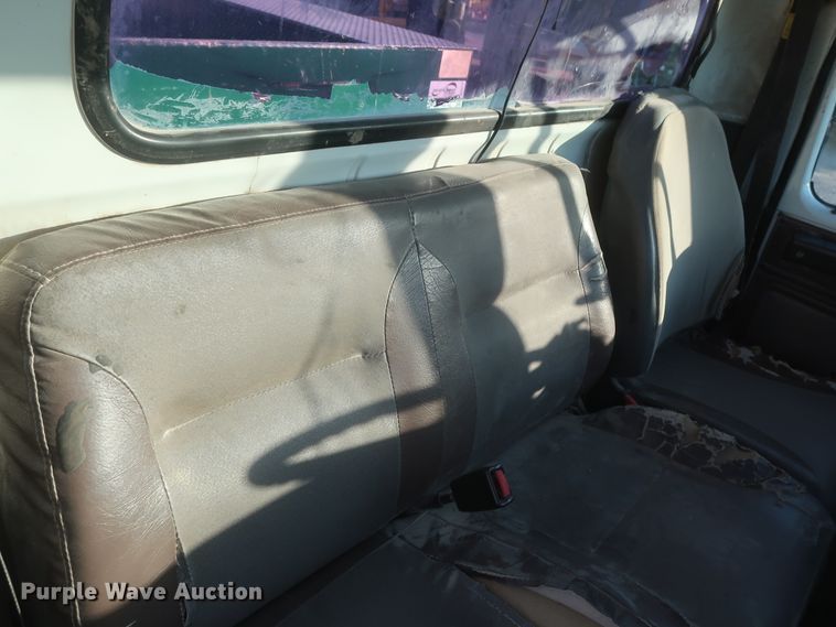 image for item DJ2277 2000 International 4700  utility truck with crane