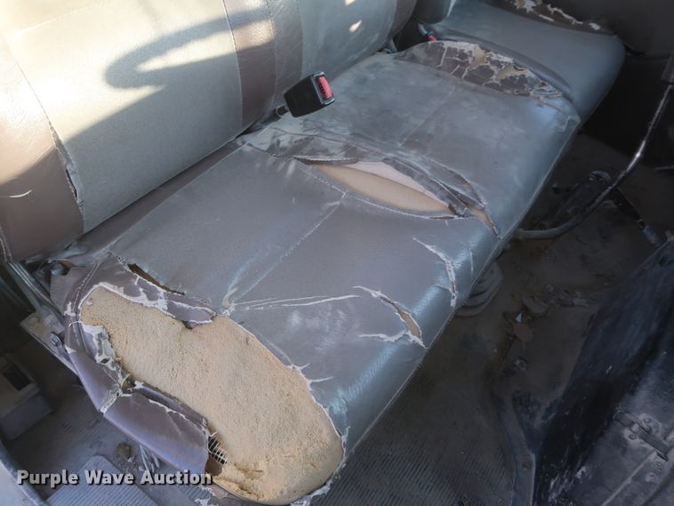 image for item DJ2277 2000 International 4700  utility truck with crane