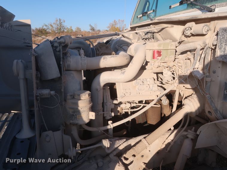 image for item DJ2277 2000 International 4700  utility truck with crane