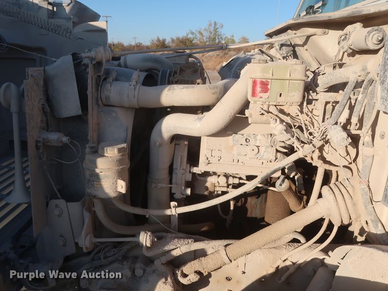 image for item DJ2277 2000 International 4700  utility truck with crane