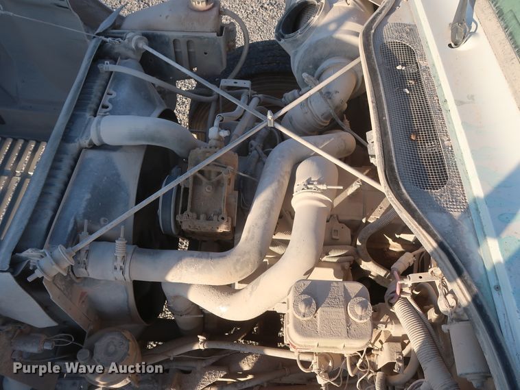 image for item DJ2277 2000 International 4700  utility truck with crane