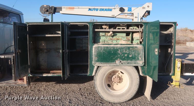 image for item DJ2277 2000 International 4700  utility truck with crane