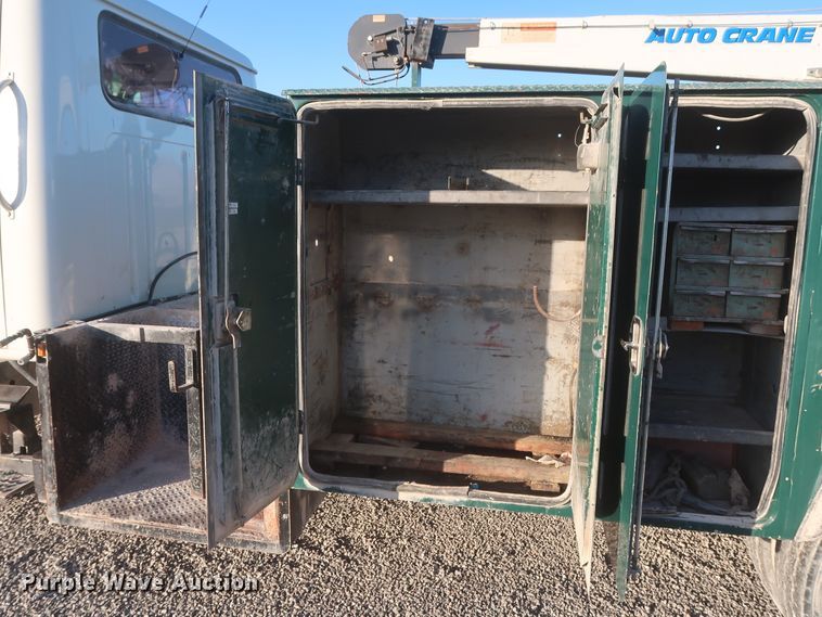 image for item DJ2277 2000 International 4700  utility truck with crane