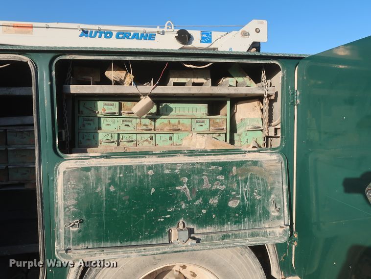 image for item DJ2277 2000 International 4700  utility truck with crane