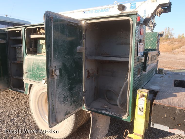 image for item DJ2277 2000 International 4700  utility truck with crane