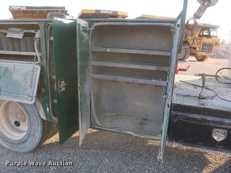 image for item DJ2277 2000 International 4700  utility truck with crane