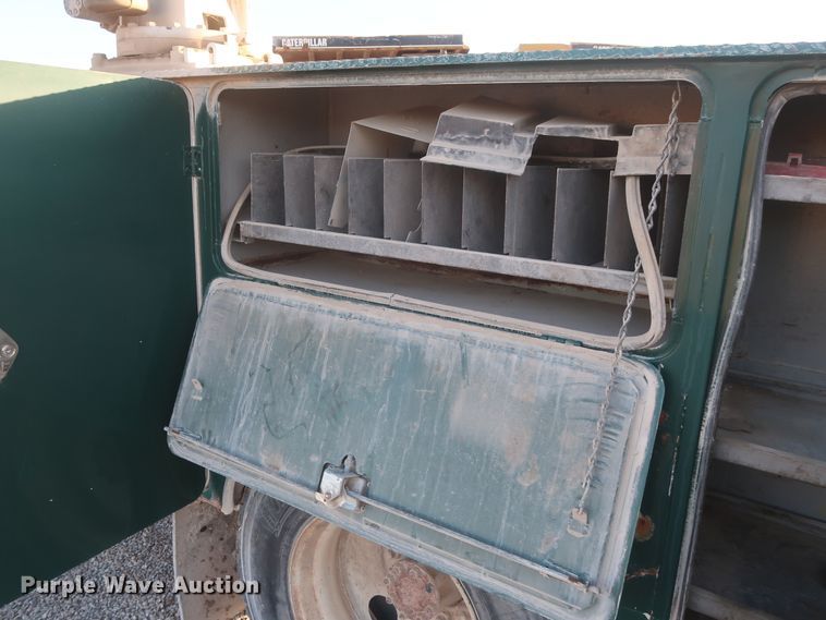 image for item DJ2277 2000 International 4700  utility truck with crane