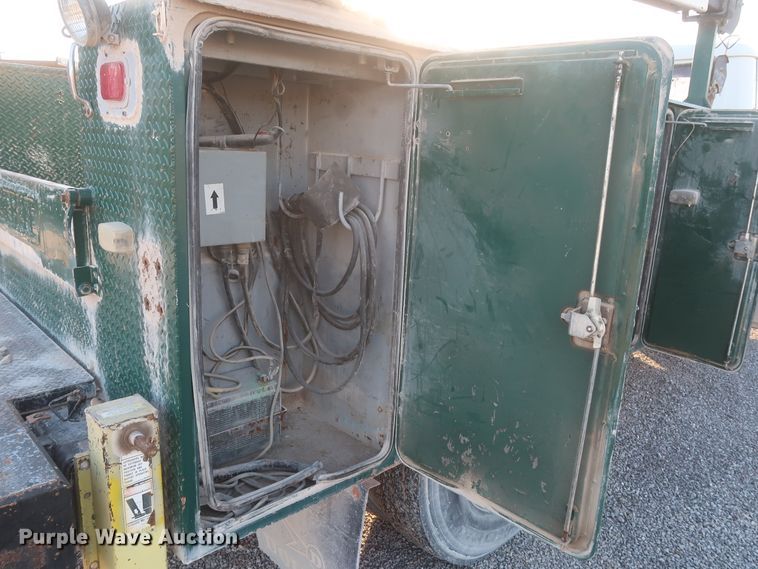 image for item DJ2277 2000 International 4700  utility truck with crane