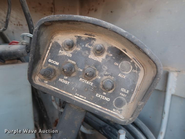 image for item DJ2277 2000 International 4700  utility truck with crane