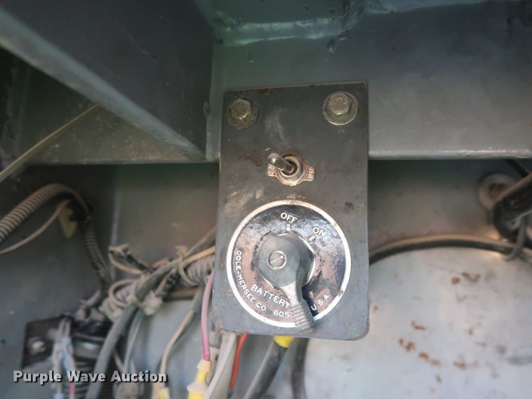 image for item DJ2277 2000 International 4700  utility truck with crane