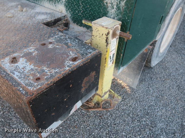 image for item DJ2277 2000 International 4700  utility truck with crane