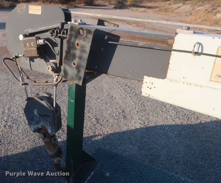 image for item DJ2277 2000 International 4700  utility truck with crane