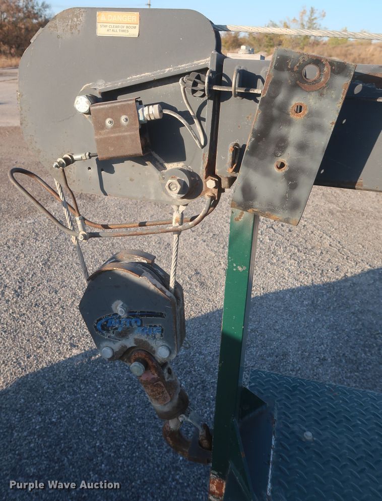 image for item DJ2277 2000 International 4700  utility truck with crane