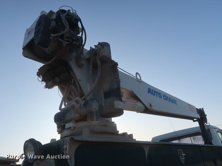 image for item DJ2277 2000 International 4700  utility truck with crane