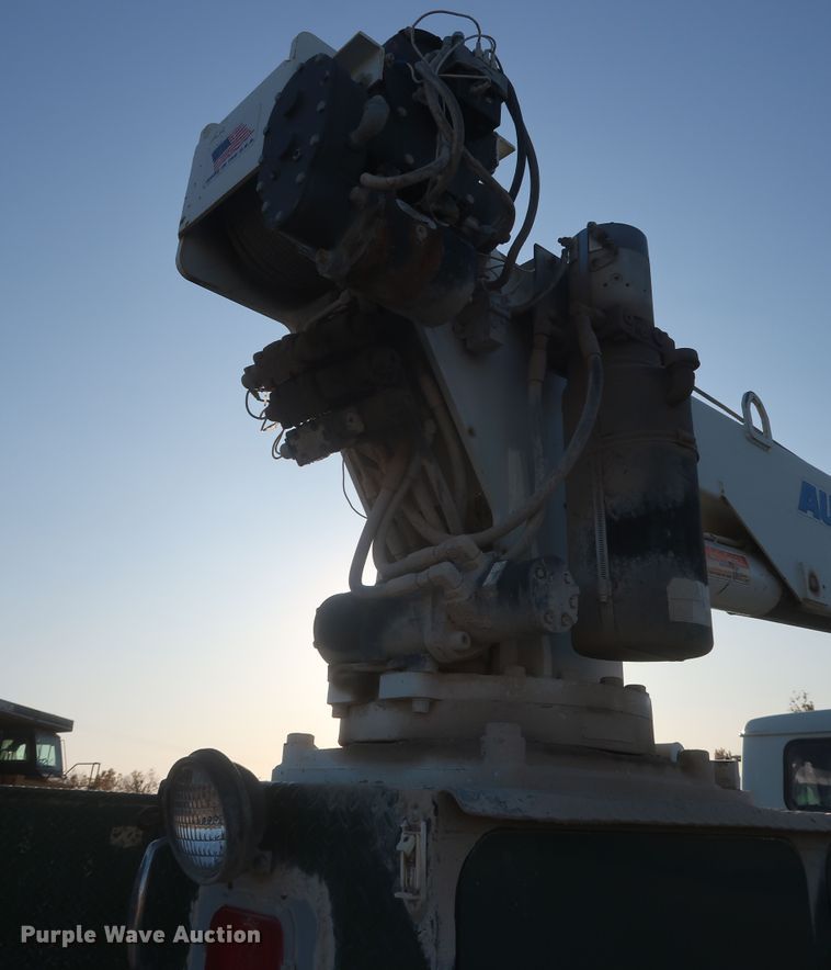 image for item DJ2277 2000 International 4700  utility truck with crane