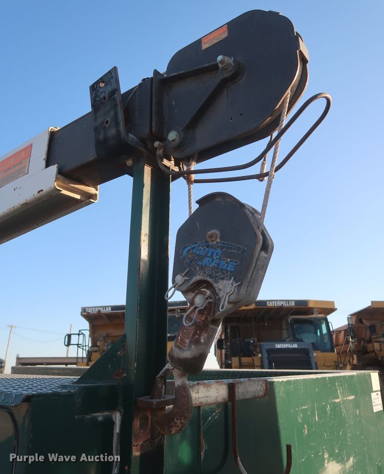 image for item DJ2277 2000 International 4700  utility truck with crane