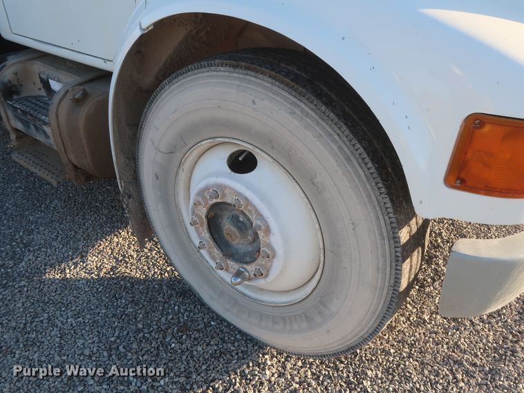 image for item DJ2277 2000 International 4700  utility truck with crane