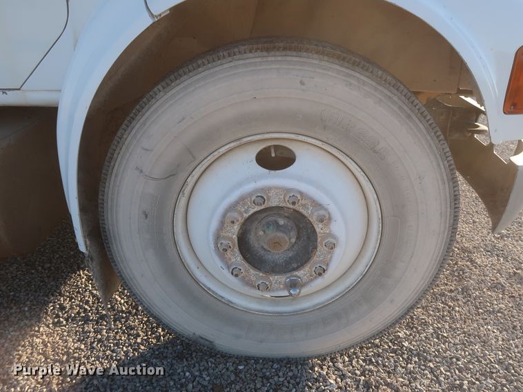 image for item DJ2277 2000 International 4700  utility truck with crane