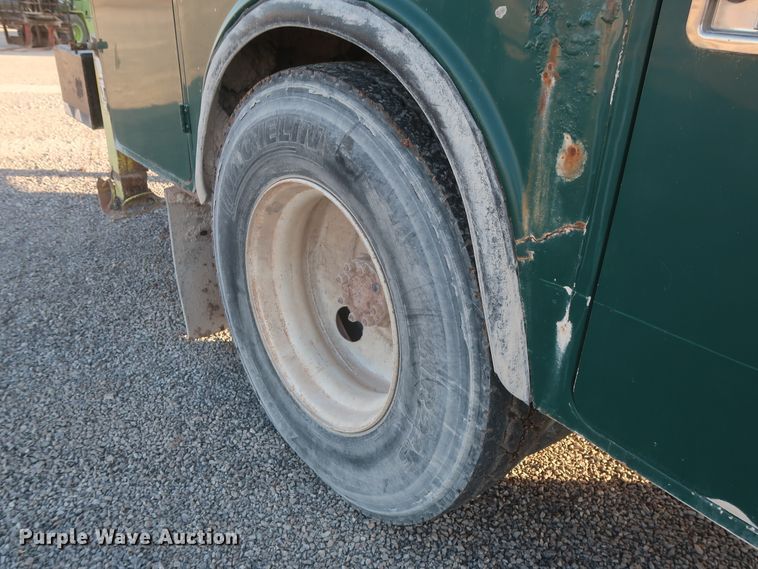 image for item DJ2277 2000 International 4700  utility truck with crane