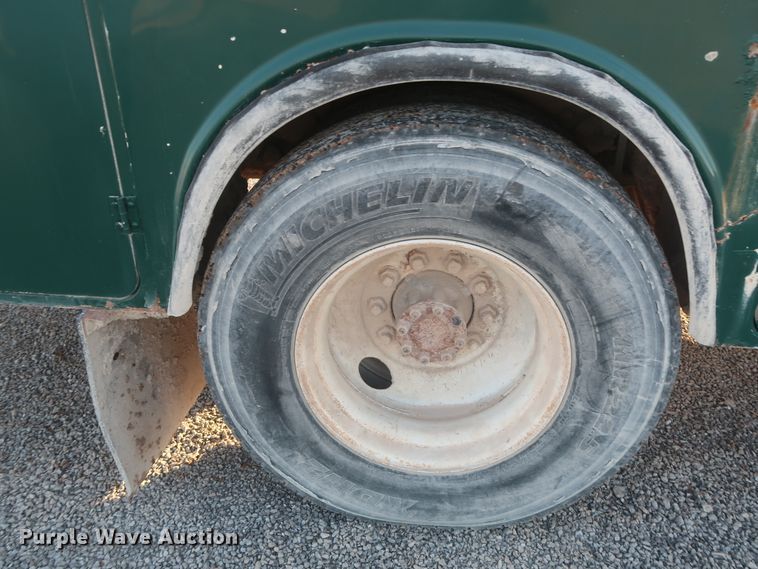 image for item DJ2277 2000 International 4700  utility truck with crane